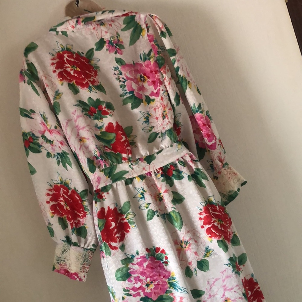 Woman’s rare Victorian floral VTG Gold label Victoria’s Secret lace bath robe - Picture 14 of 16